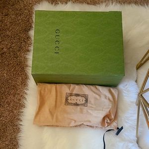 Big gucci box qnd dustbag